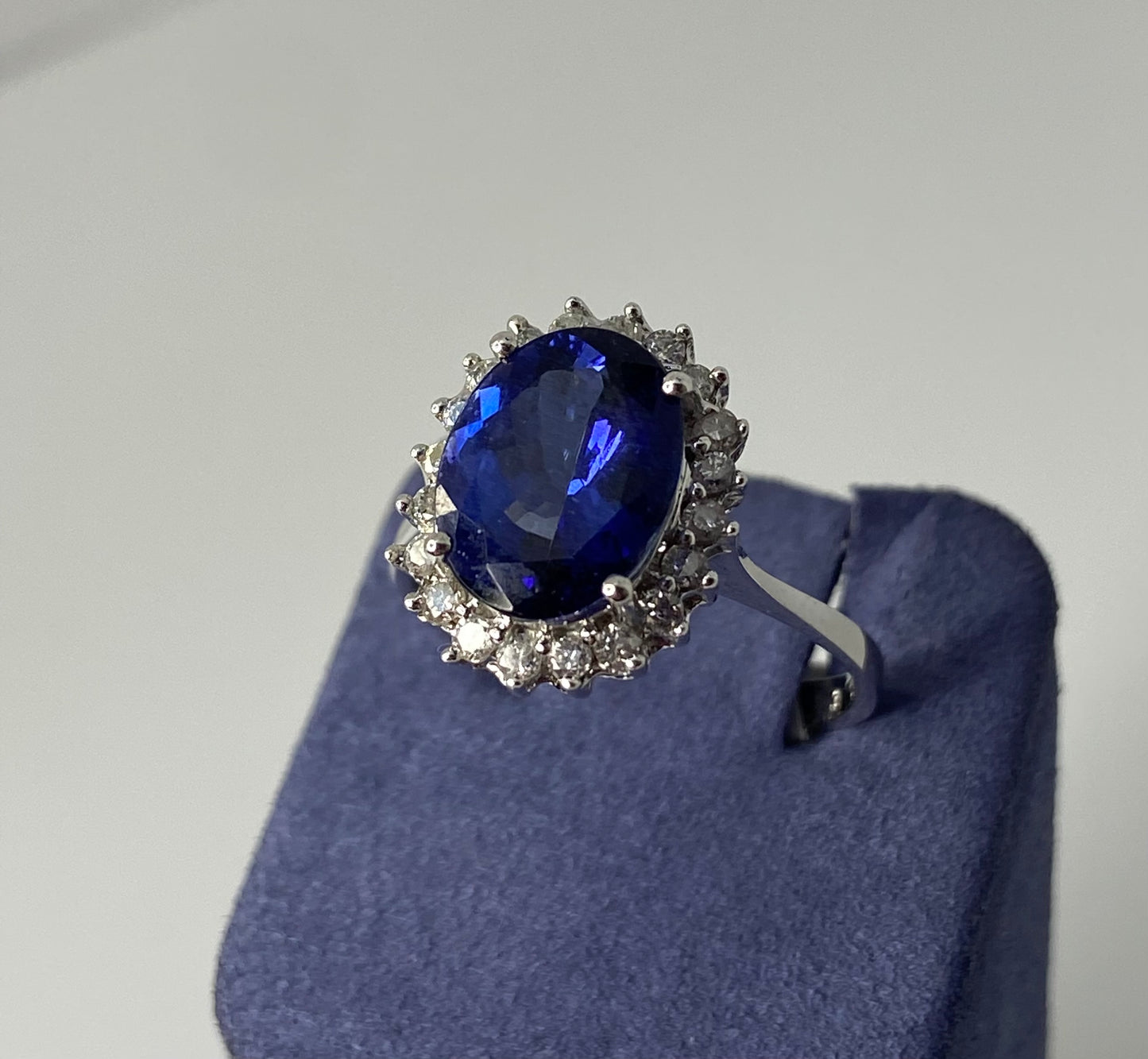 White Gold Oval-Shape Natural Tanzanite Ring